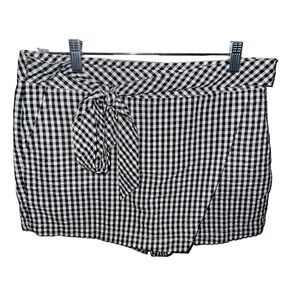 Vineyard Vines black white gingham tie front skort size 6